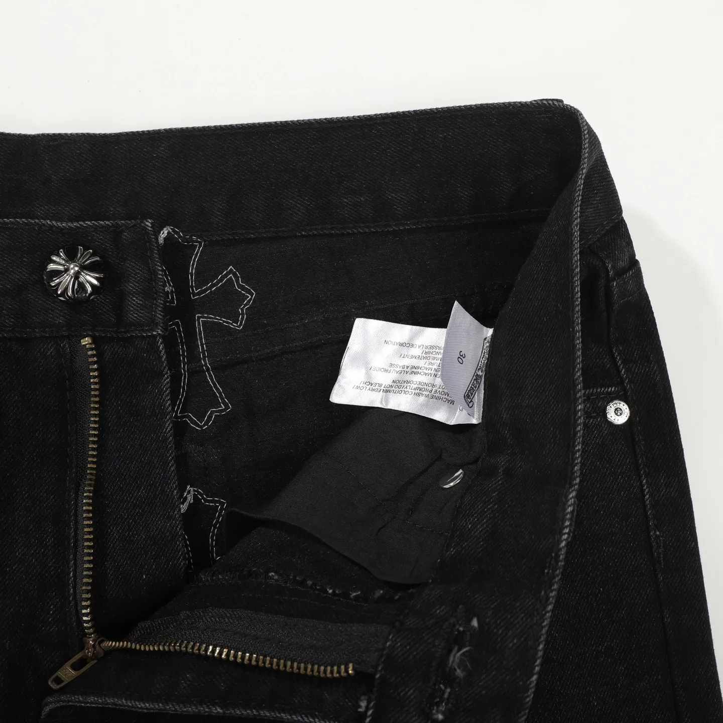 P260 Chrome Hearts Chrome Hearts Black Multi-leather Elements Full of Details Washed Jeans Authentically Restore the Ultimate Vintage Texture Three-Dimensional Fit Loose and Comfortable, Not Slimming Appearing Tall and Slim Made by a Manufacturer Original Quality Control Same Style for Men and Women Can Be Matched for Couples Versatile Recommendations Must-Have Jeans for All Seasons Fashionistas Have Been Disappointed From the Quality Selection of Fabrics, Cutting of Details, and Matching of Patterns, Everything Is Impeccable! The upper body is so handsome when worn...it can be easily worn by men, women and children! The craftsmanship is made of heavy-duty washed pure cotton denim fabric. After washing, it is soft and thick and looks very stylish when worn. Color: black Size: 28 30 32 34 36